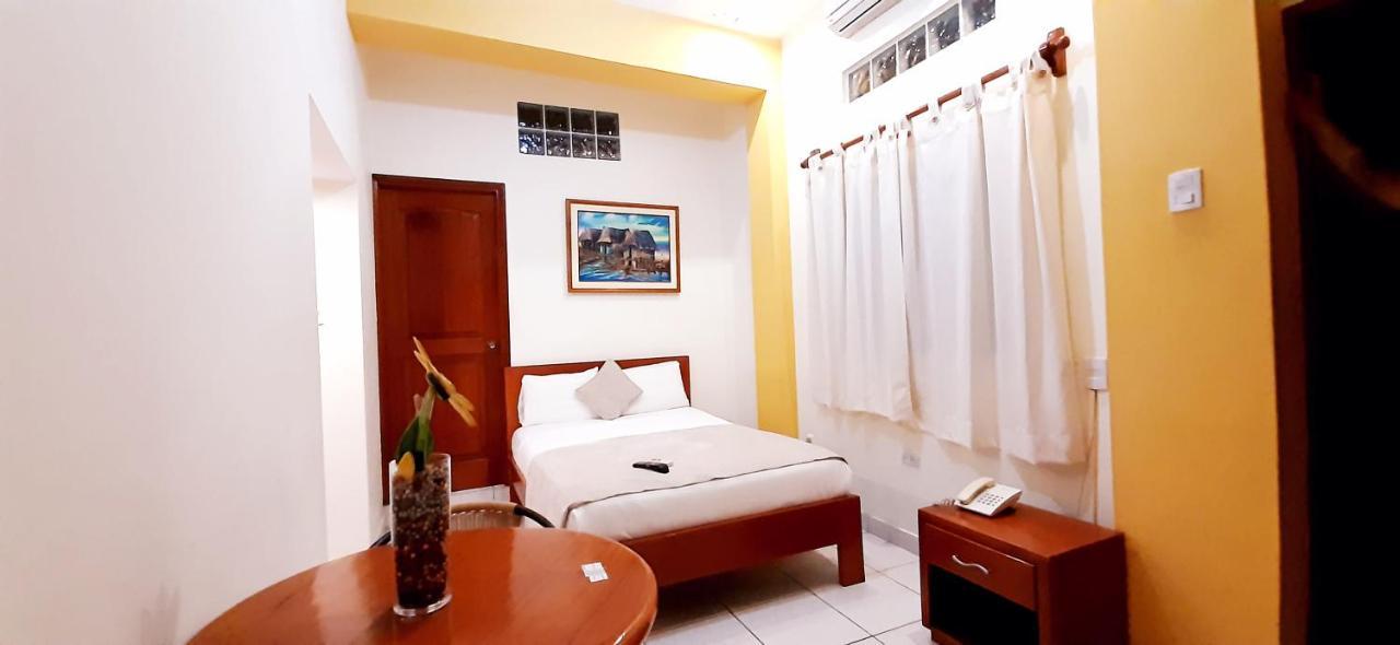 Hostal Huayruro Iquitos Exterior photo
