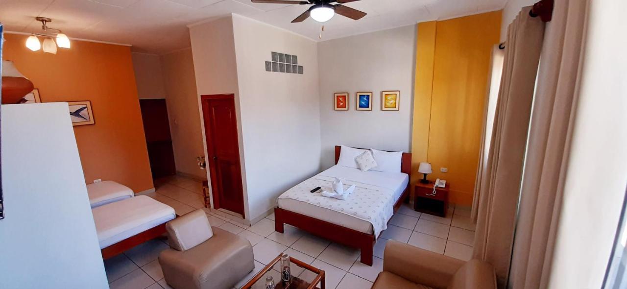 Hostal Huayruro Iquitos Exterior photo