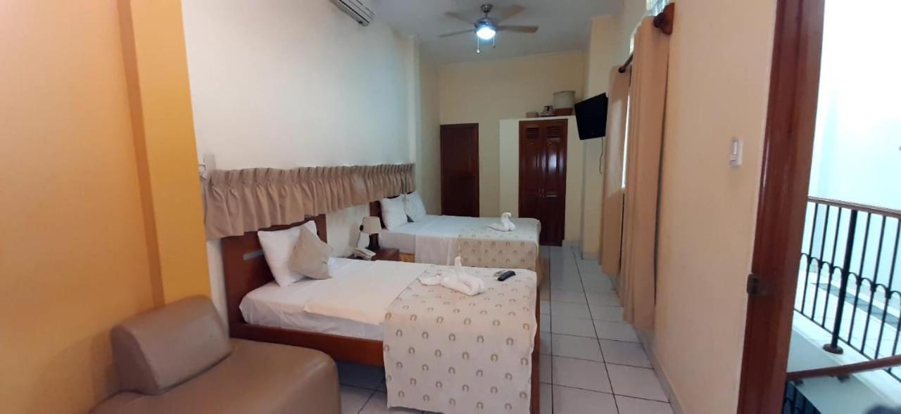 Hostal Huayruro Iquitos Exterior photo