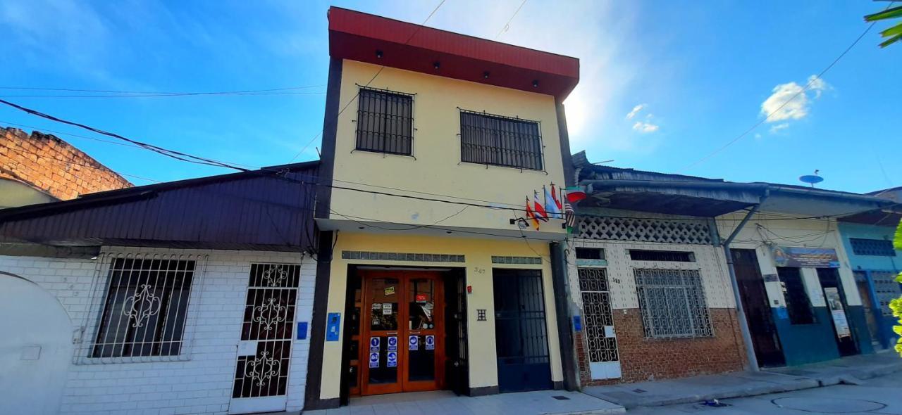 Hostal Huayruro Iquitos Exterior photo