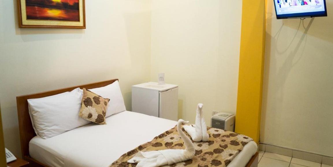 Hostal Huayruro Iquitos Exterior photo