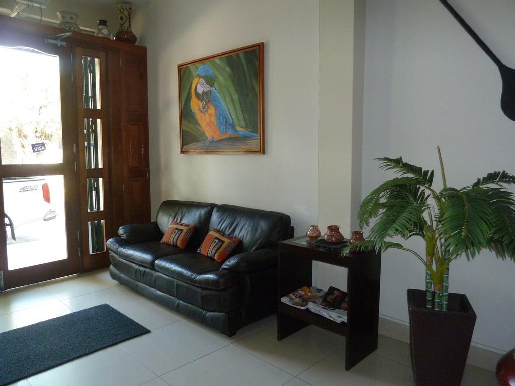 Hostal Huayruro Iquitos Exterior photo