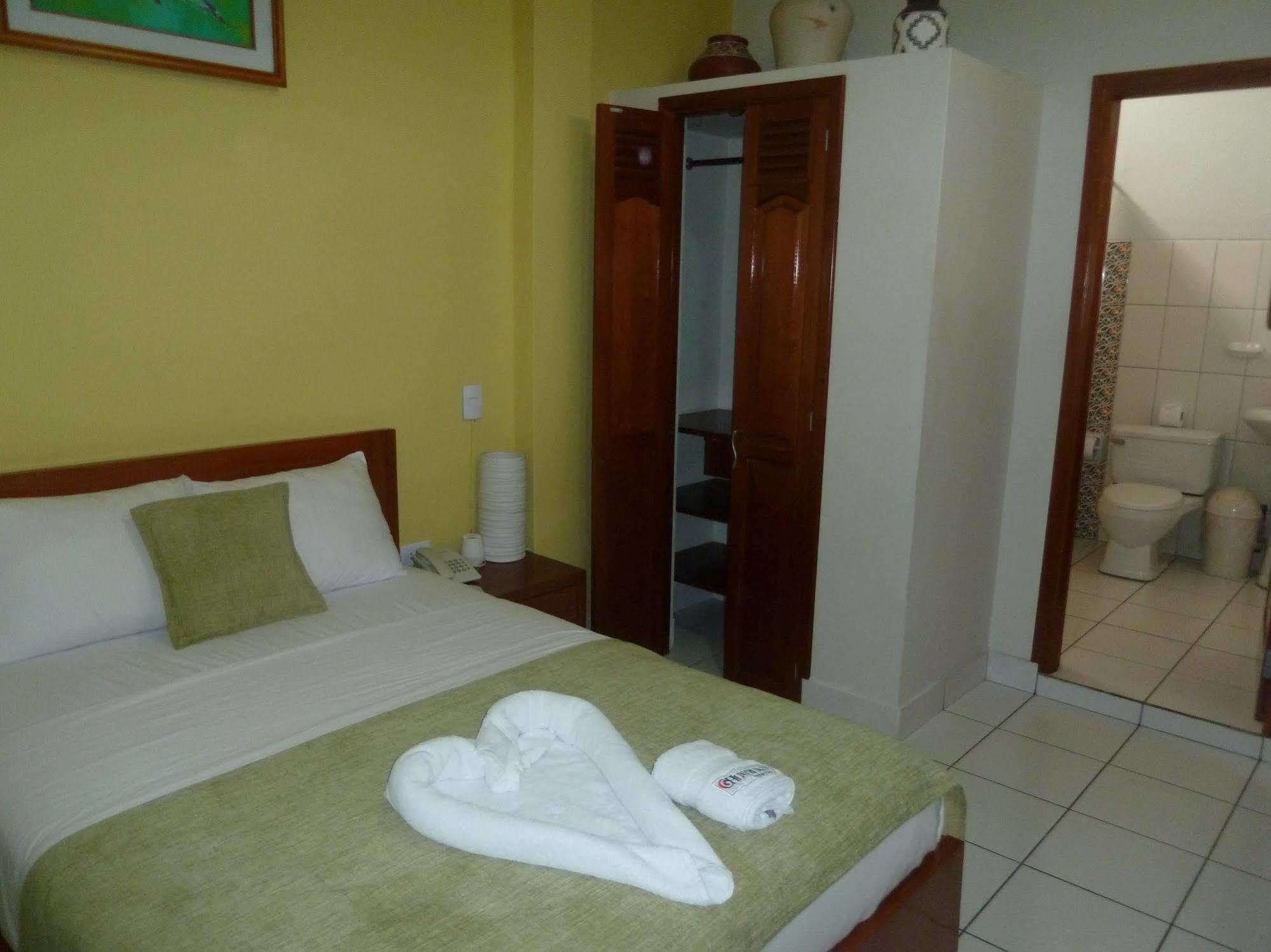 Hostal Huayruro Iquitos Exterior photo